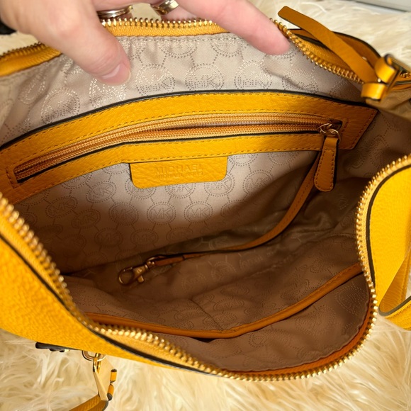 VINTAGE Michael Kors Rhea Hobo Zip Crossbody Messenger Bag - Picture 2 of 6